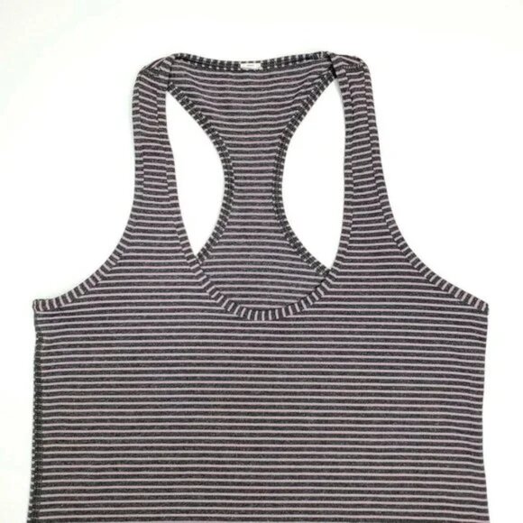 Lululemon racerback tank top - great condition! Size 4 - Picture 5 of 6